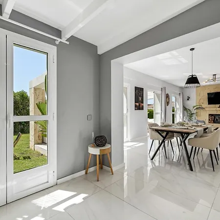 Brand New. Modern. Charming 3 Bdrms Bonita. Sea Views Villa Estepona
