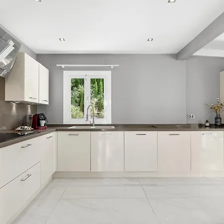 Brand New. Modern. Charming 3 Bdrms Bonita. Sea Views Estepona