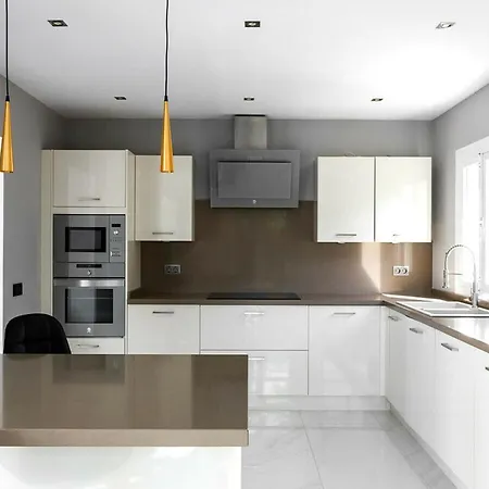 Brand New. Modern. Charming 3 Bdrms Bonita. Sea Views *